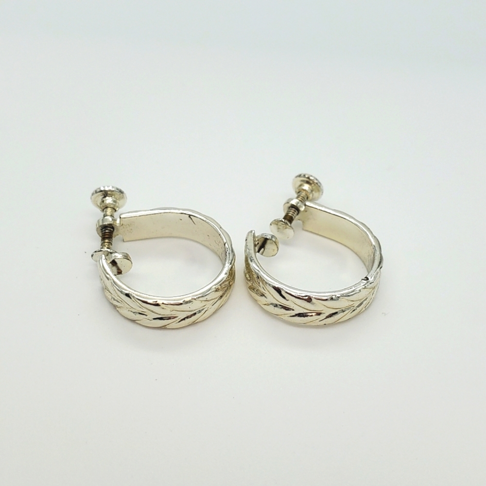 Vintage screw on earrings